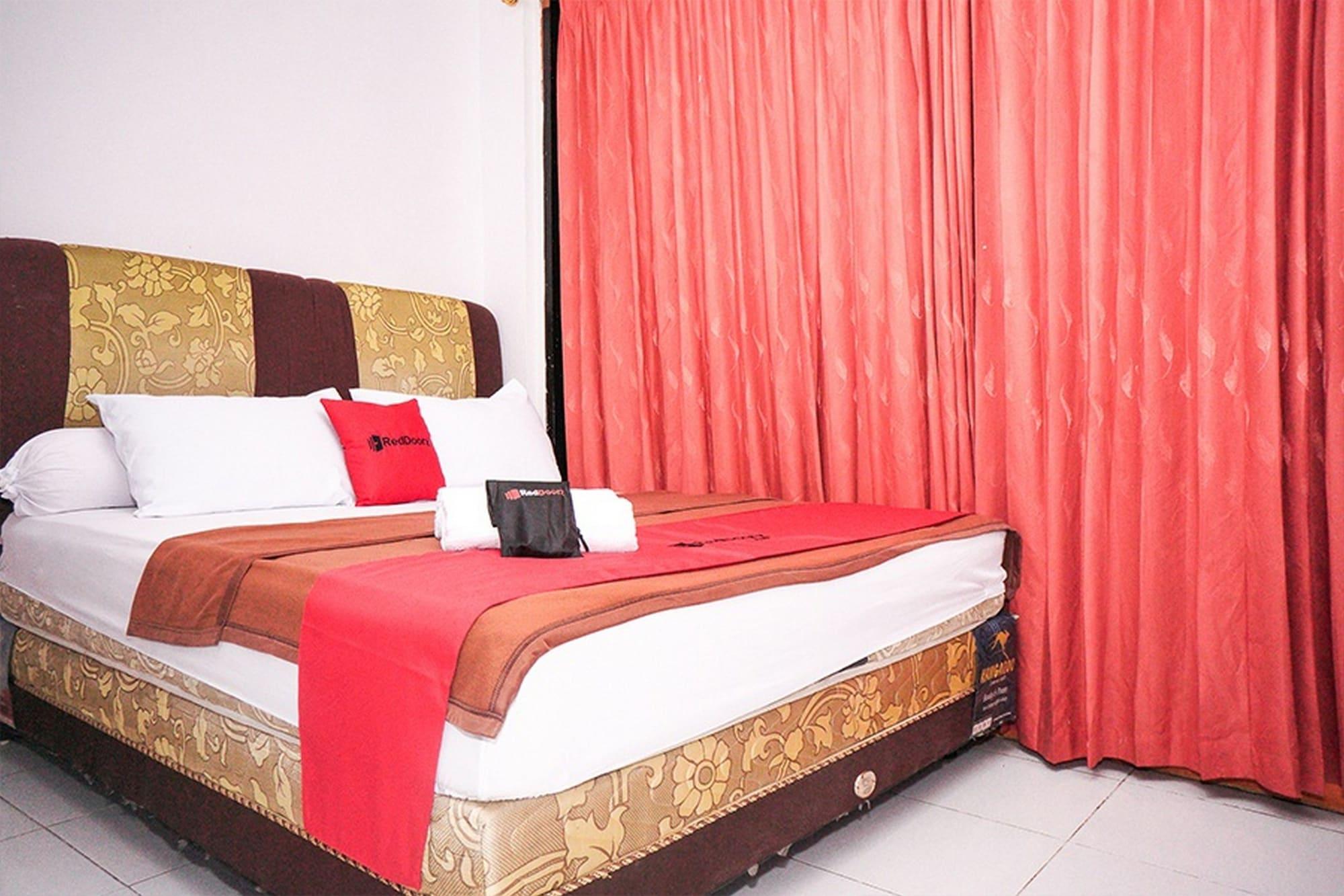 RedDoorz near Palembang Square Mall 2 Exterior foto