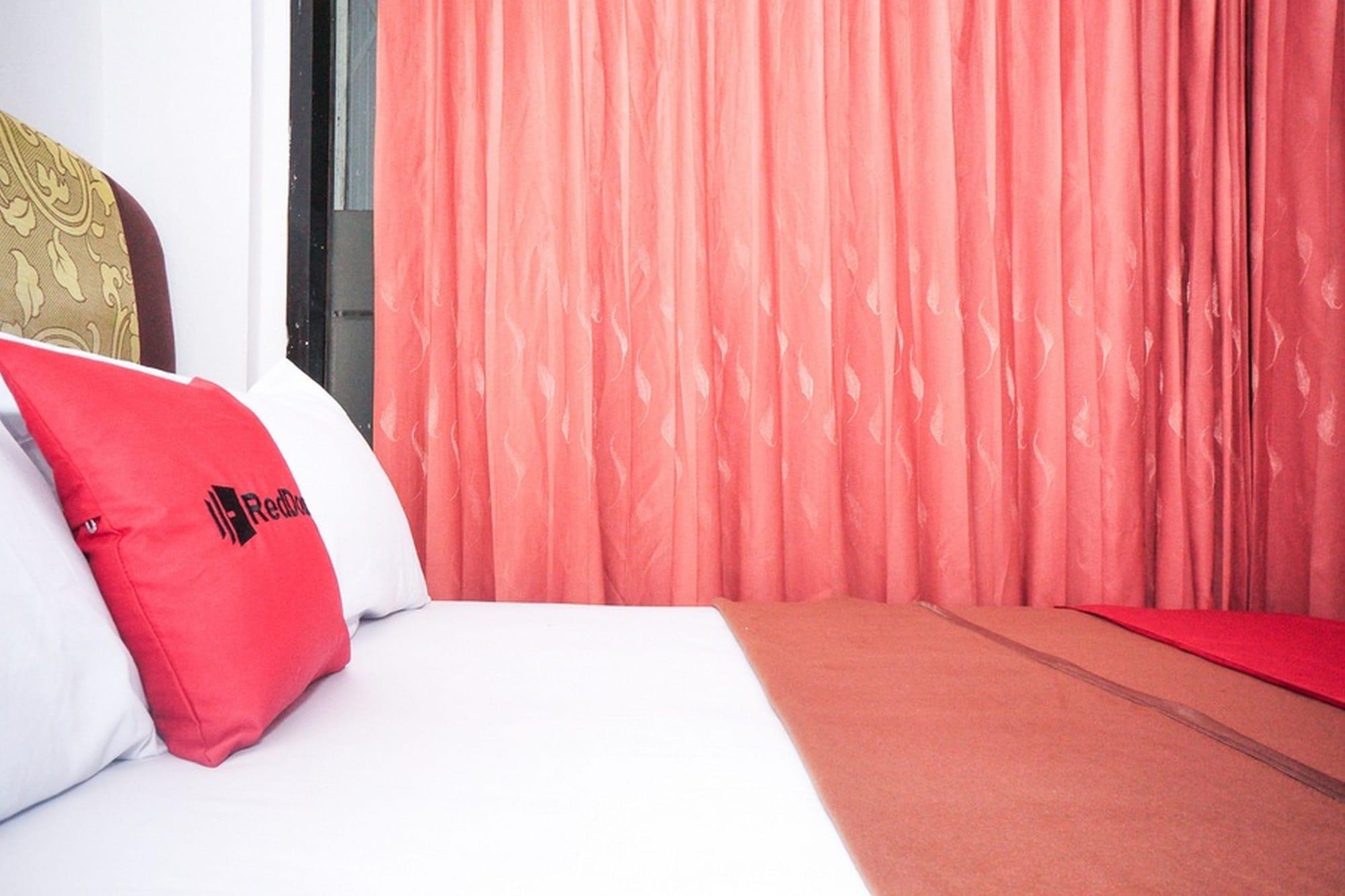 RedDoorz near Palembang Square Mall 2 Exterior foto